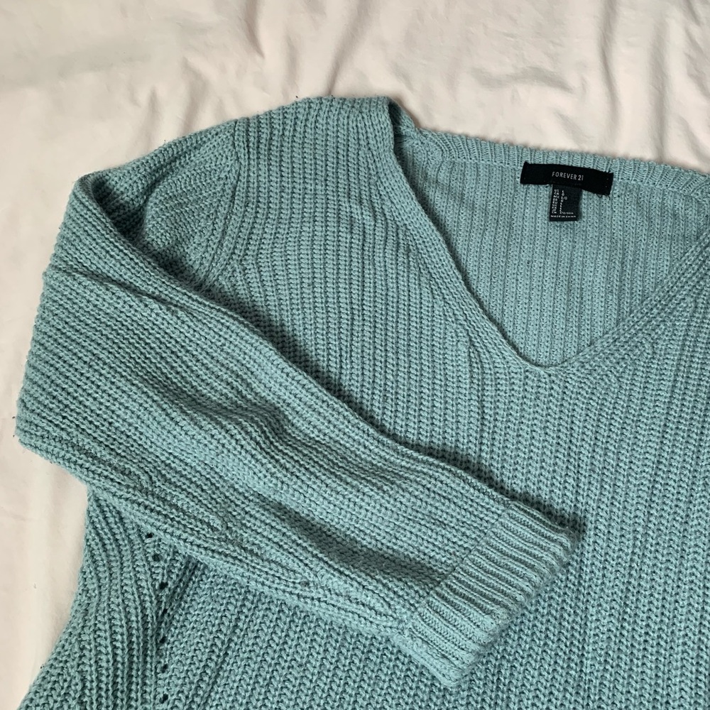 🍊3/$10 Forever 21 Blue Sweater